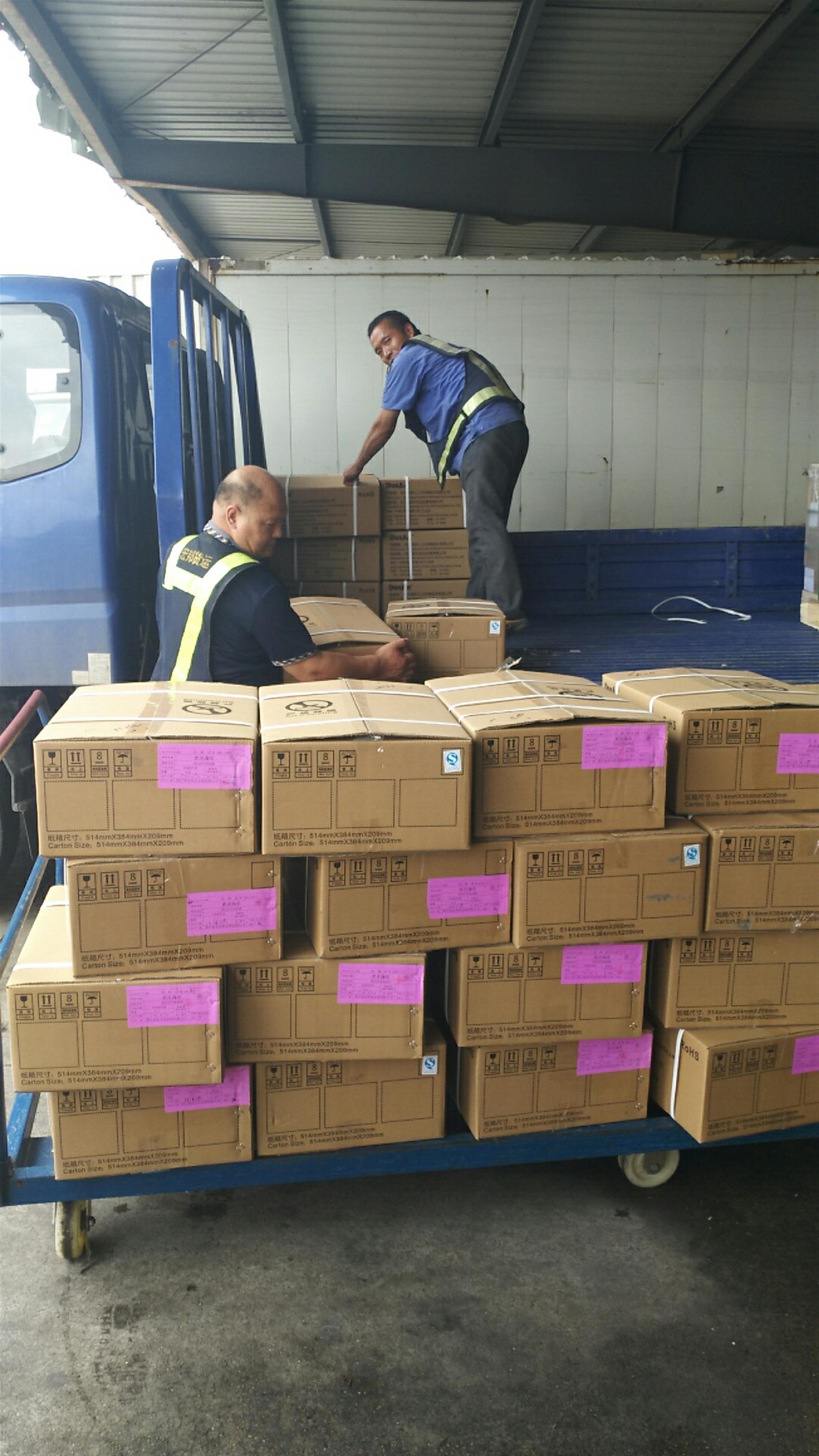 武漢機場推出一站式全自助行李托運服務區